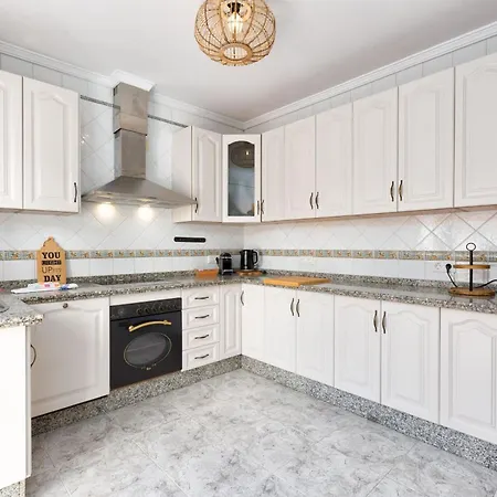 Vivi Homes - Casa Elola Holiday home *